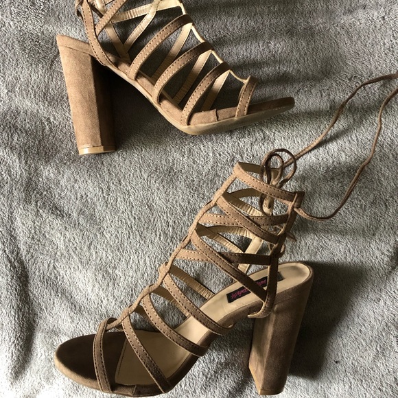 Wild diva - tan lace up sandals - Picture 2 of 3